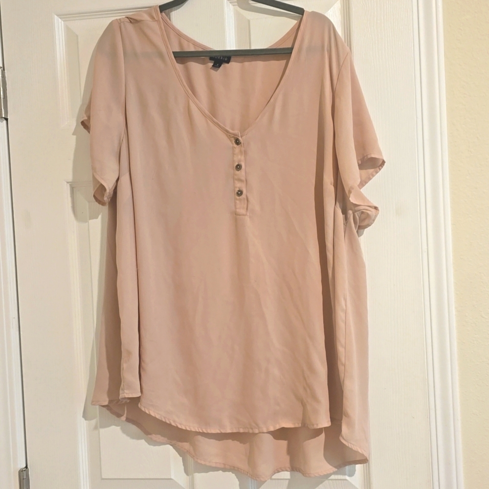 5/$30 blush pink short sleeve Torrid  blouse